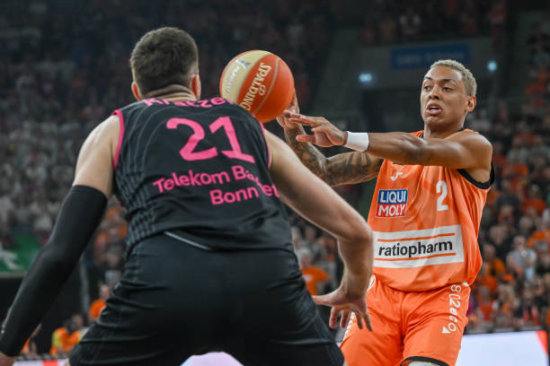 许多教练放 许多教练放